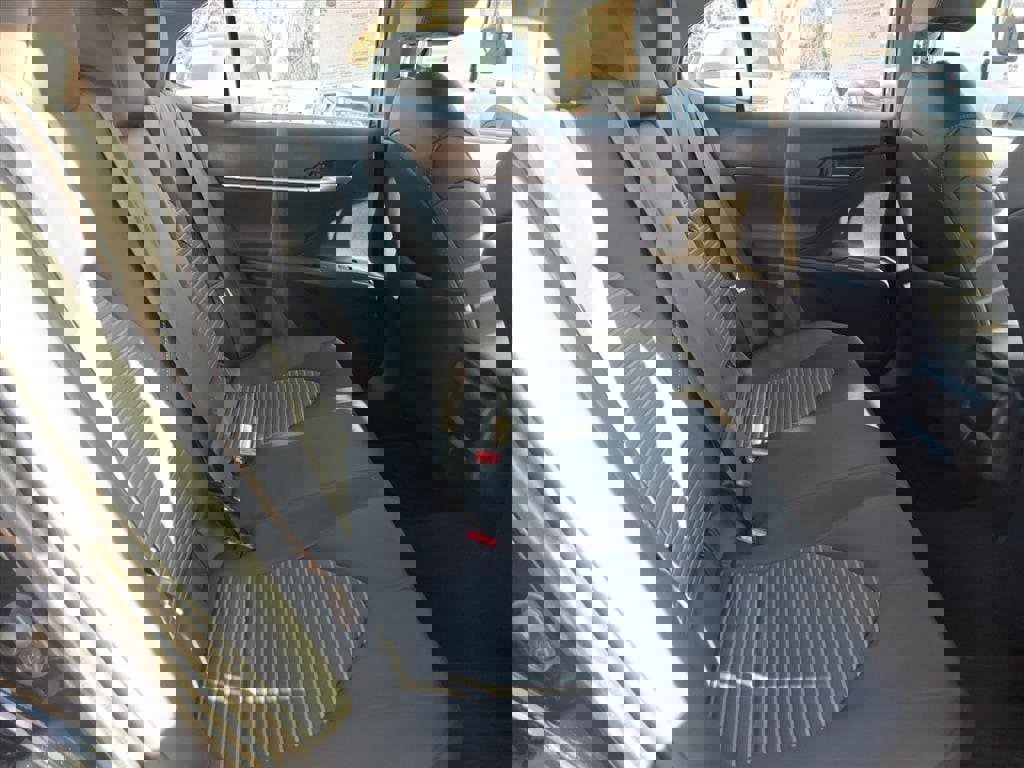 Used 2023 Toyota Camry SE image 12