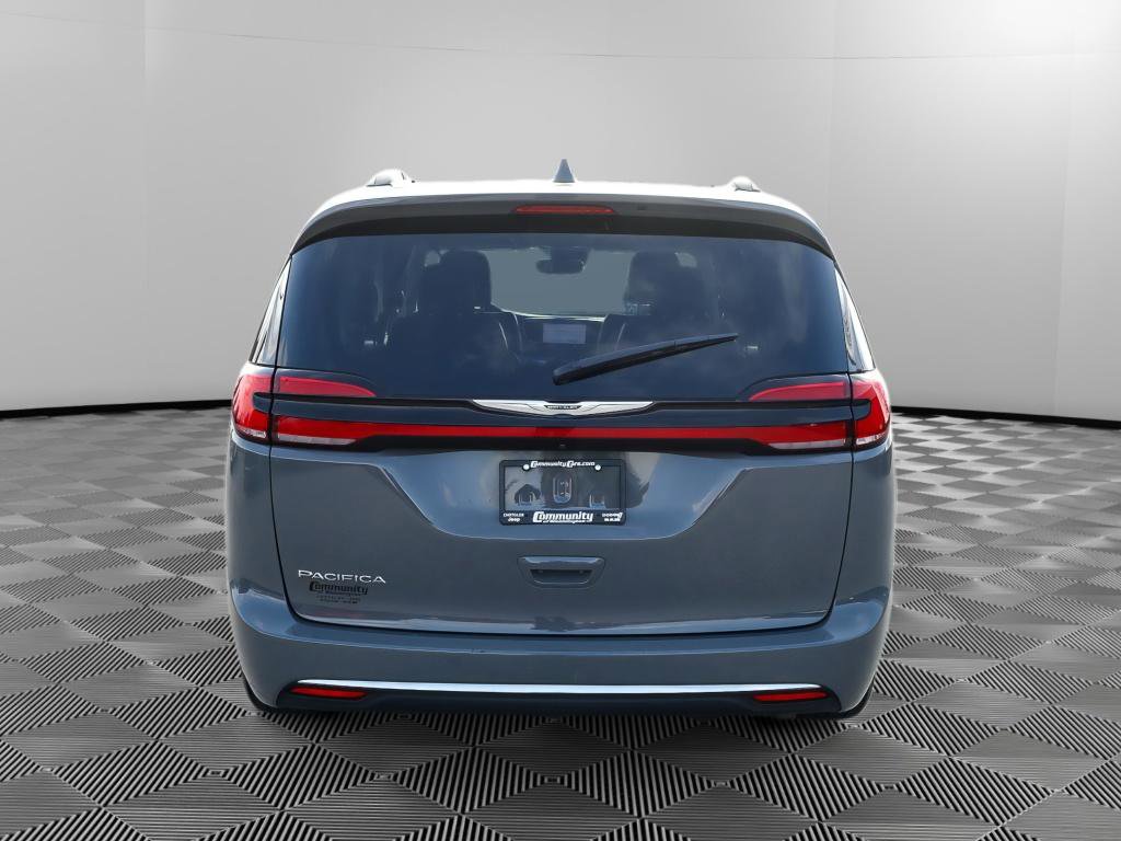 Used 2022 Chrysler Pacifica Touring-L image 6