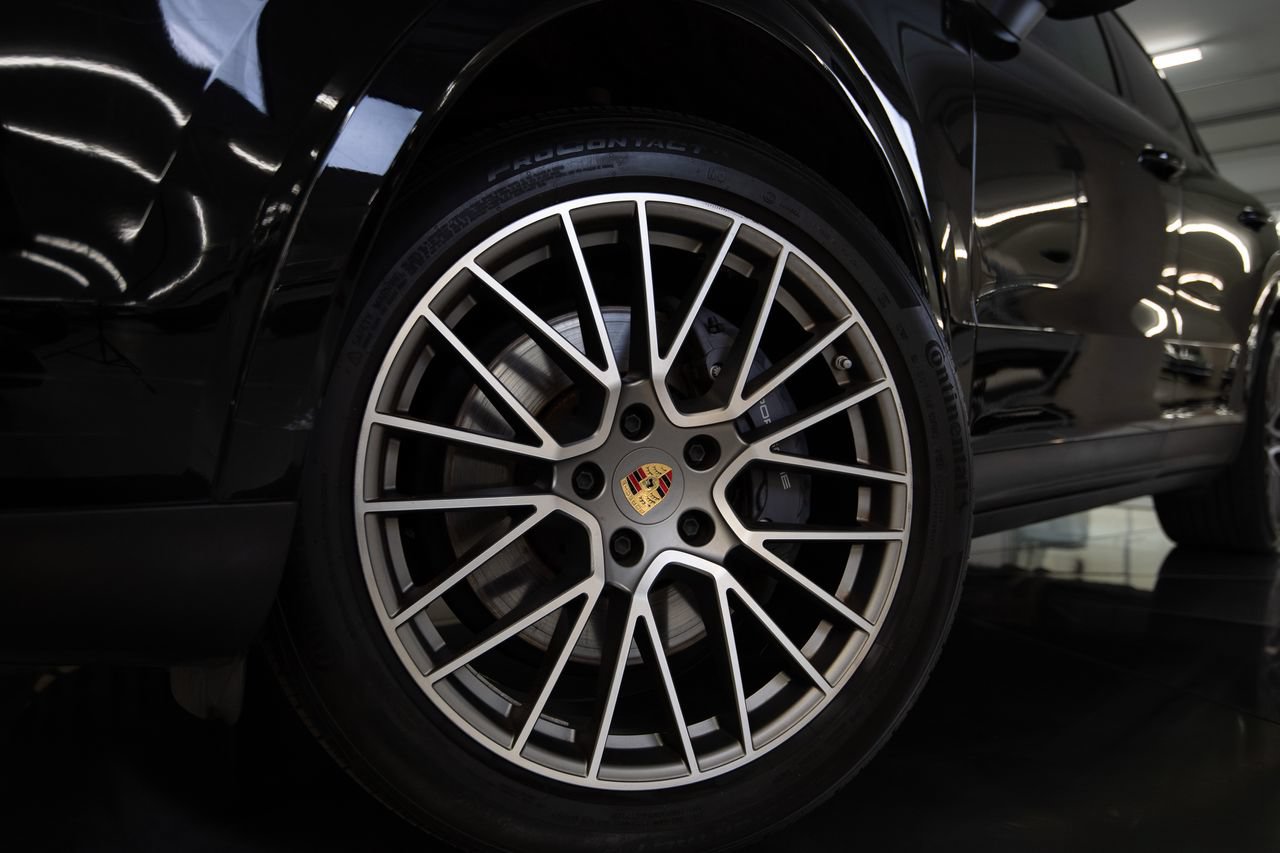 Certified 2023 Porsche Cayenne Platinum Edition AWD/4WD image 12