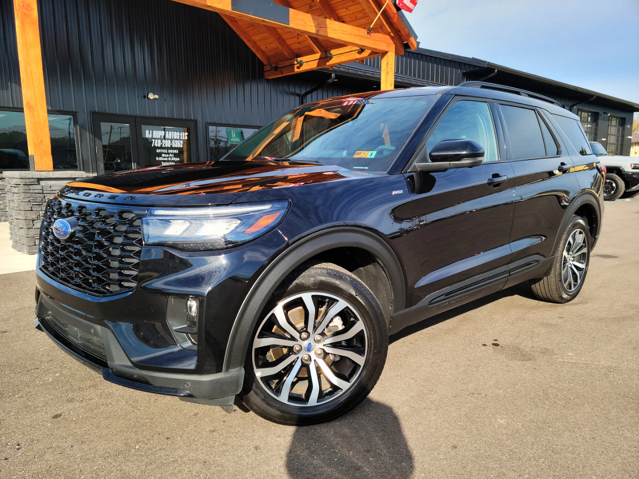 Used 2025 Ford Explorer ST-Line image 1