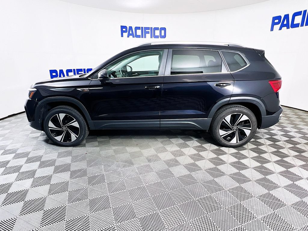 Used 2024 Volkswagen Taos SE w/ Panoramic Sunroof Package AWD/4WD image 5