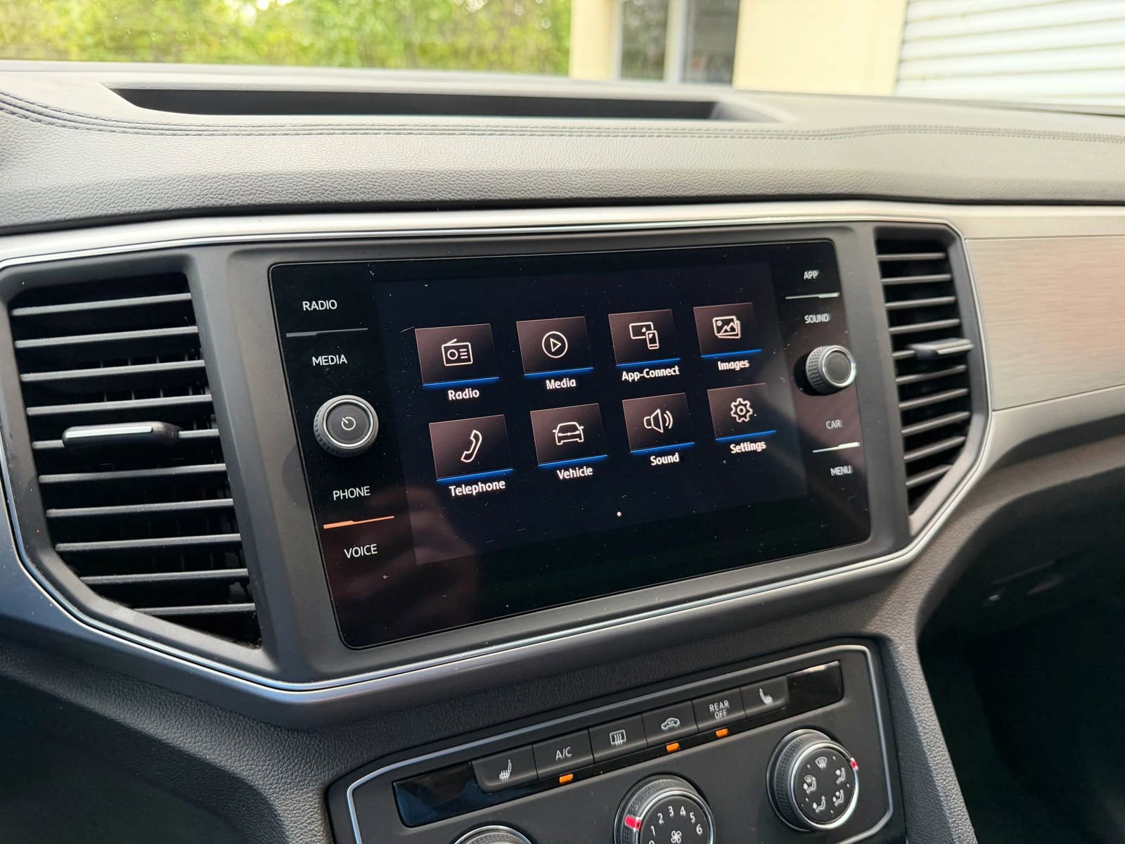 Used 2018 Volkswagen Atlas SE AWD/4WD image 20