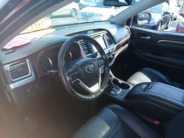 Used 2015 Toyota Highlander Limited image 40