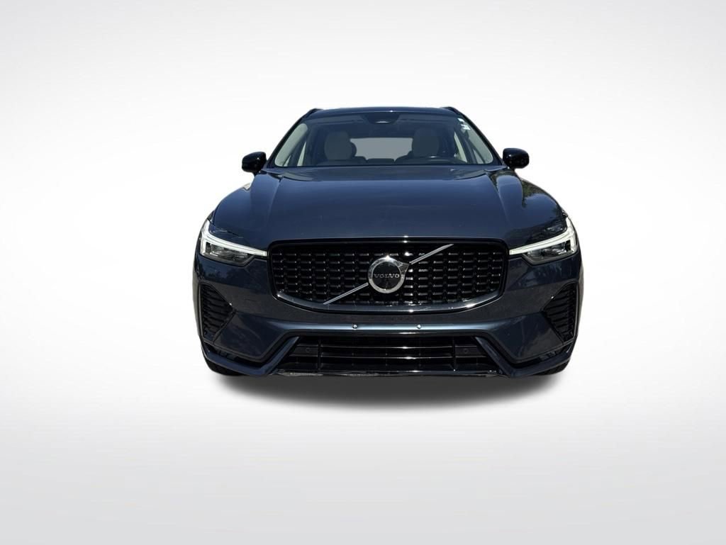 Used 2023 Volvo XC60 B5 Ultimate w/ Climate Package AWD/4WD image 3