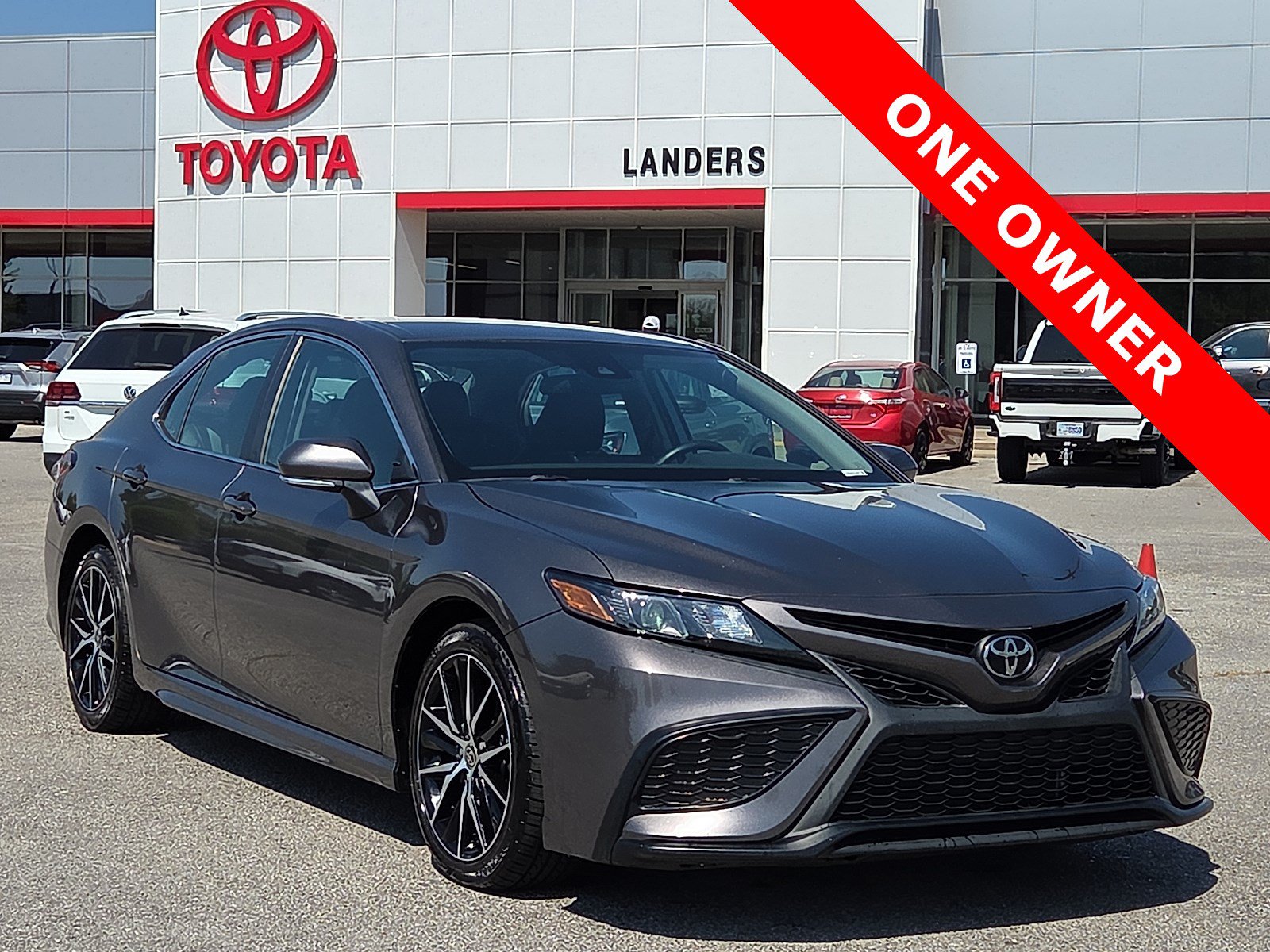 Used 2023 Toyota Camry SE