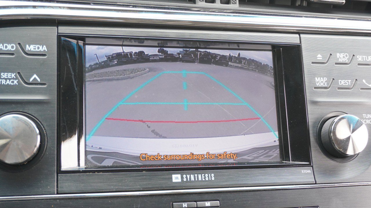 Used 2013 Toyota Avalon Limited image 18