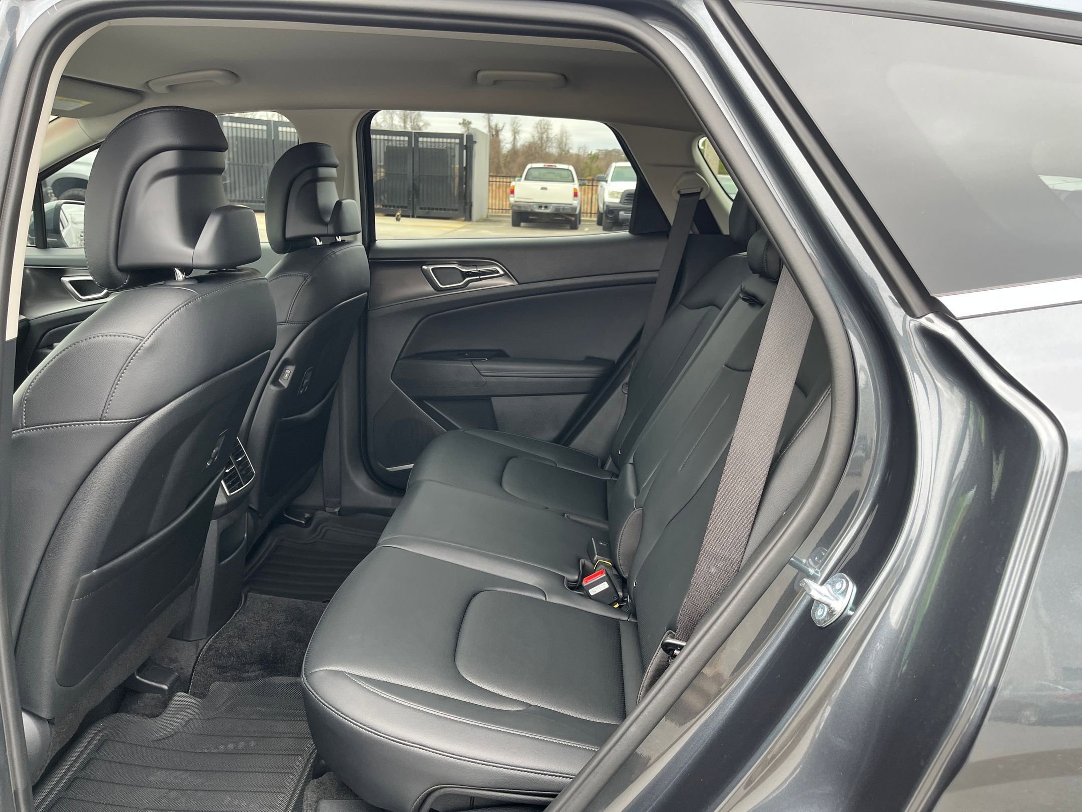 Used 2025 Kia Sportage EX image 14