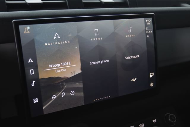 Used 2025 Land Rover Defender 110 X-Dynamic SE image 18