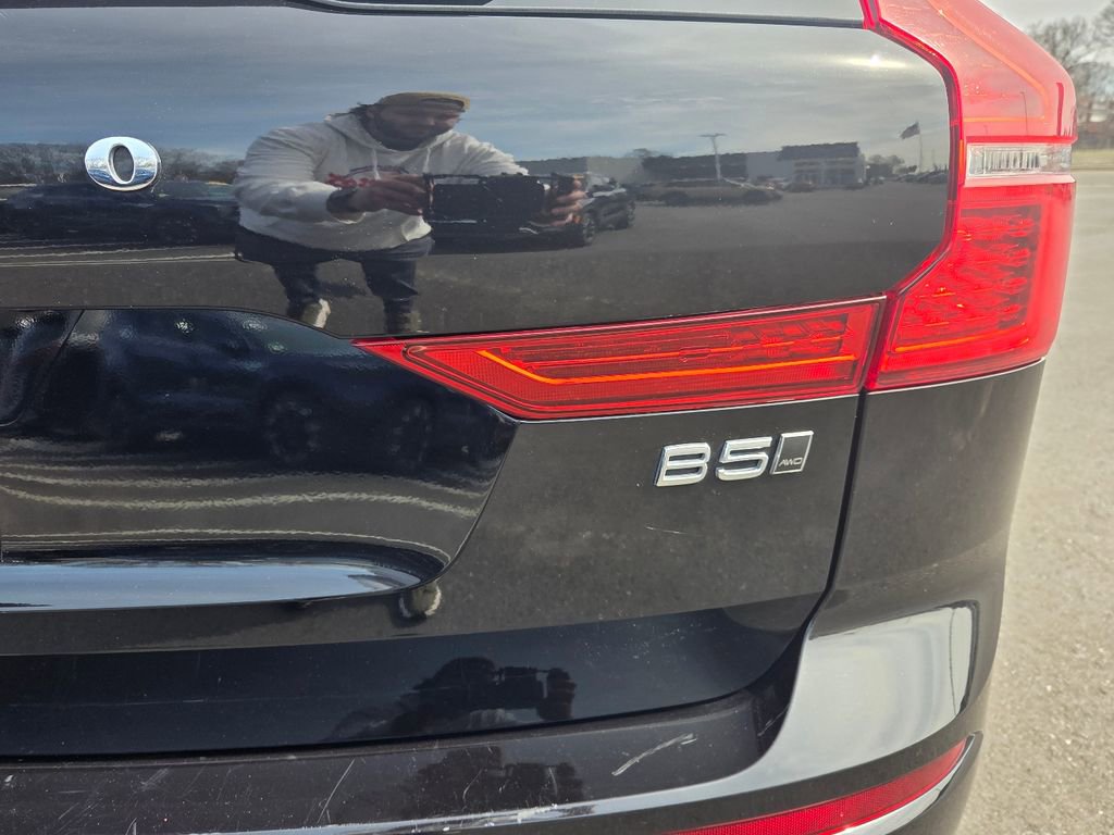 Used 2025 Volvo XC60 B5 Plus image 36
