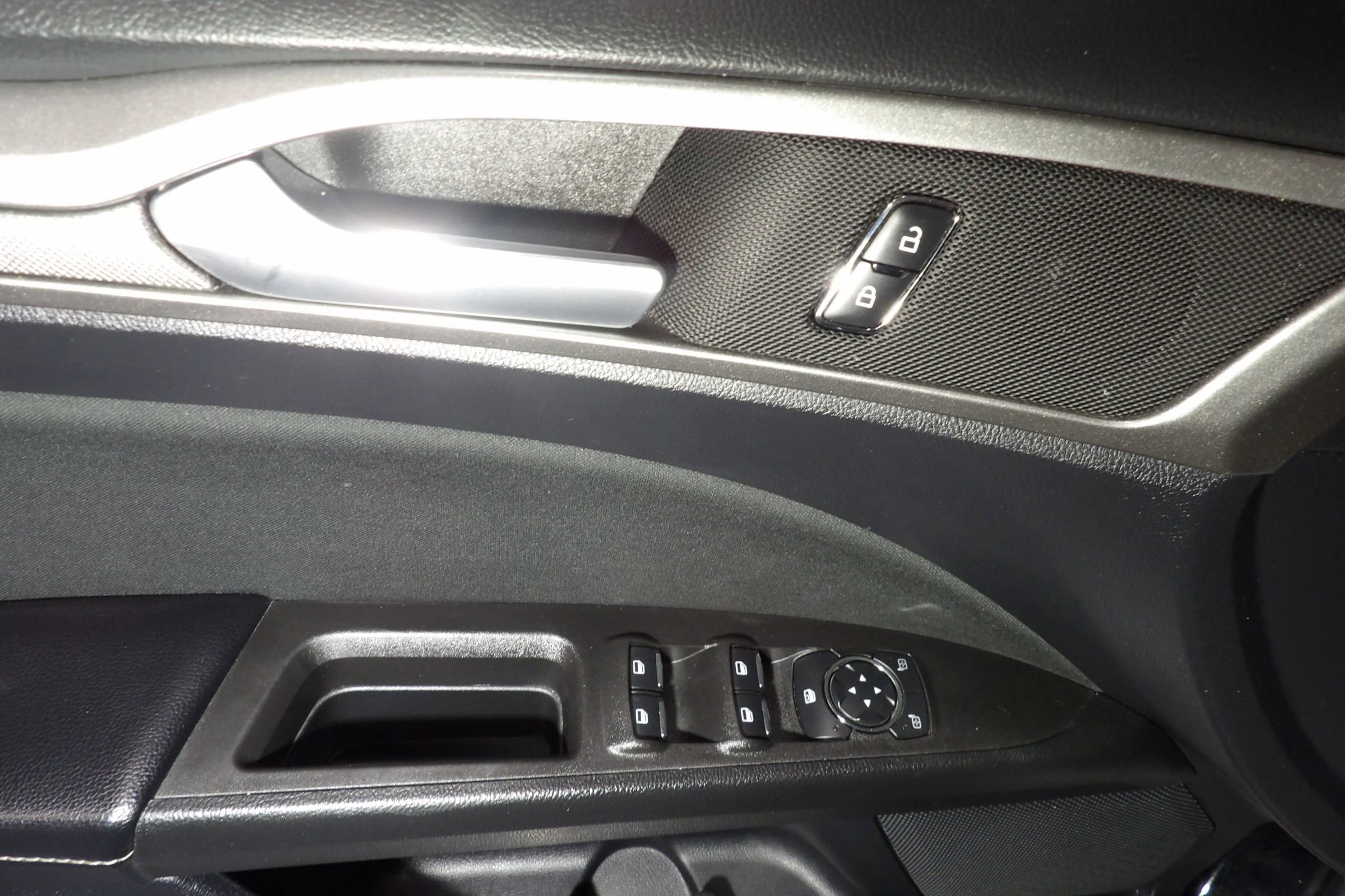 Used 2020 Ford Fusion SE image 7