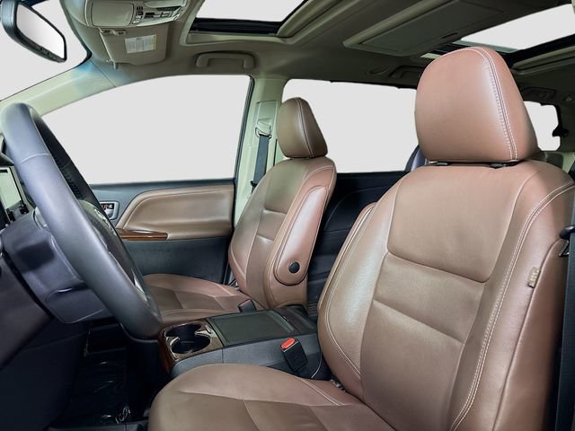 Used 2017 Toyota Sienna XLE image 21