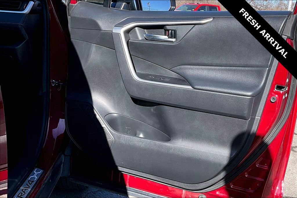 Used 2021 Toyota RAV4 XLE image 26
