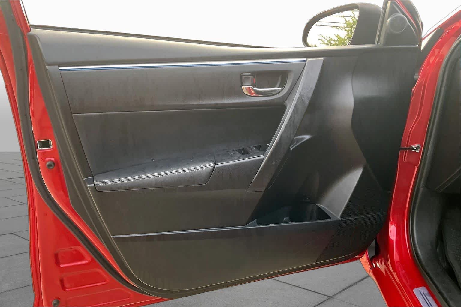 Used 2015 Toyota Corolla S w/ Driver Convenience Package FWD image 21