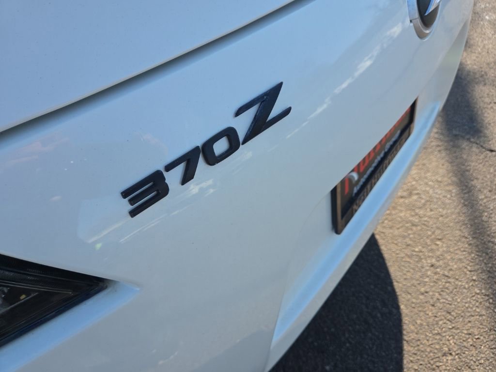 Used 2016 Nissan 370Z w/ Sport Package image 12