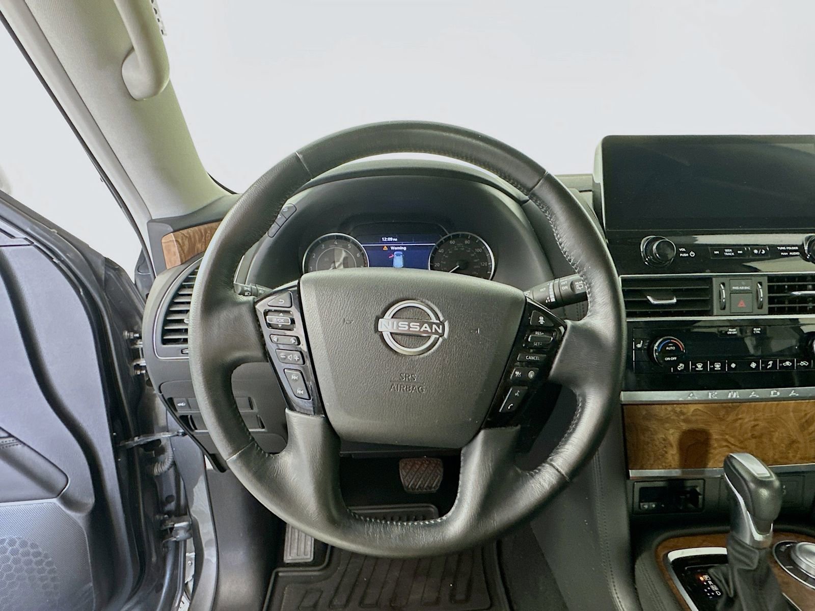 Used 2023 Nissan Armada SL w/ Captain's Chairs Package AWD/4WD image 11
