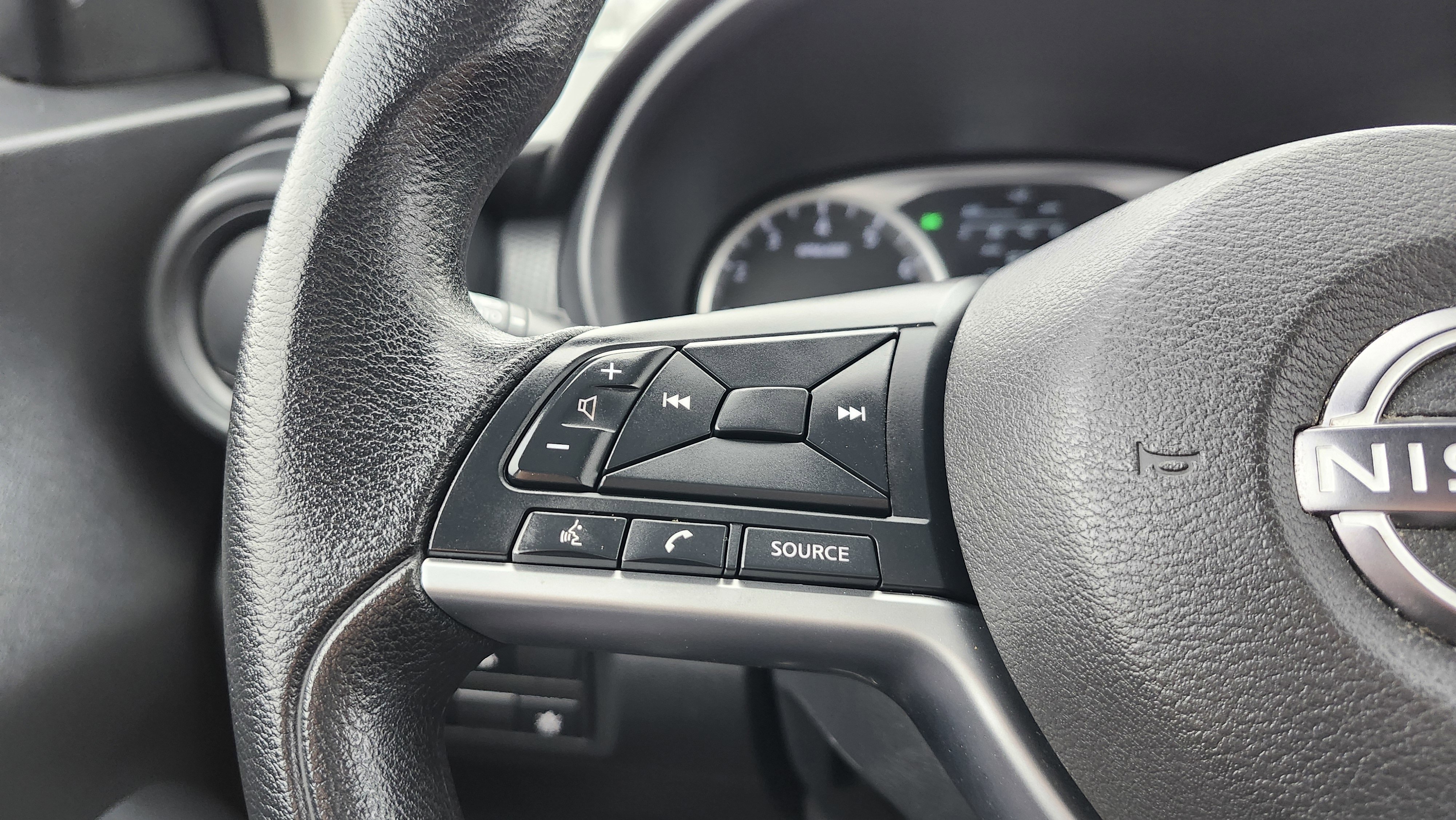 Used 2022 Nissan Kicks S image 31