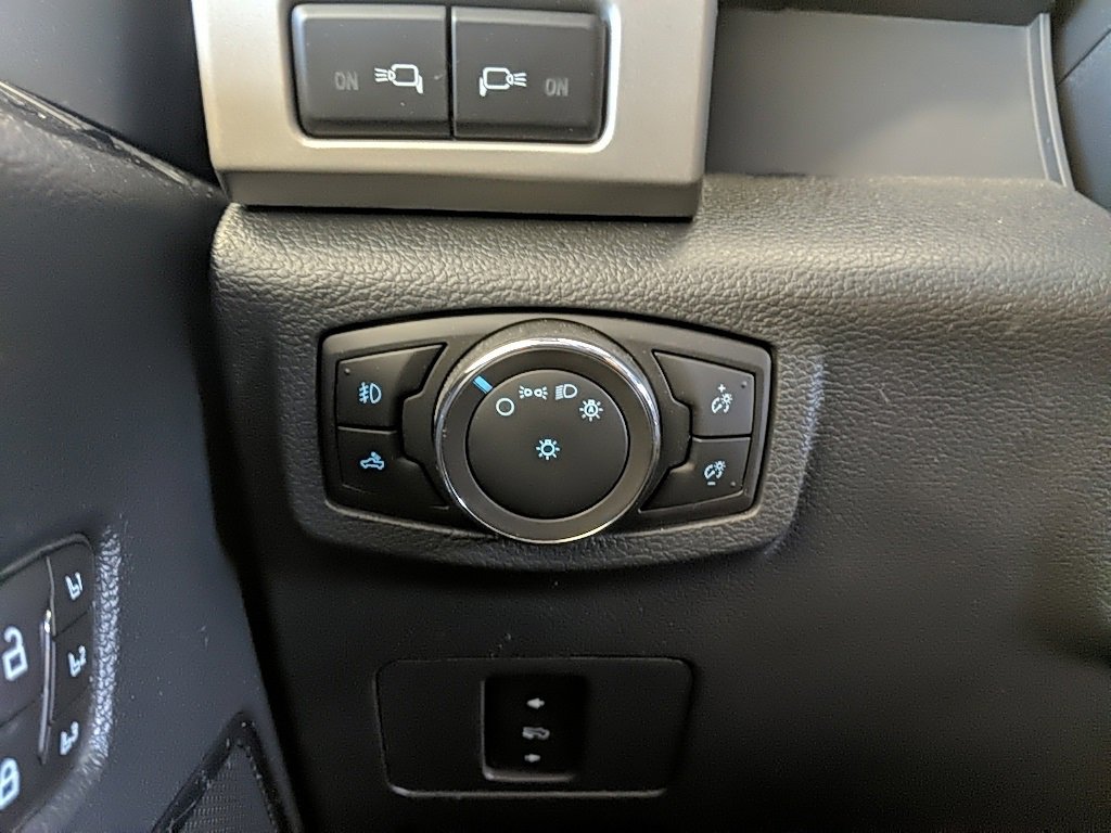 Certified 2022 Ford F350 Lariat w/ Black Appearance Package image 18