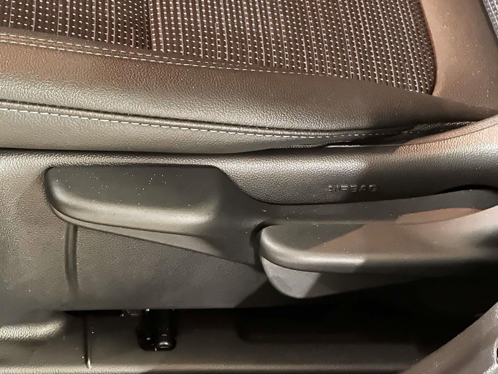 Used 2025 Buick Envista Preferred image 14