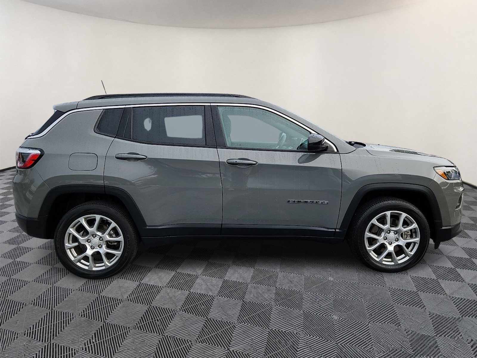 Used 2023 Jeep Compass Latitude AWD/4WD image 7