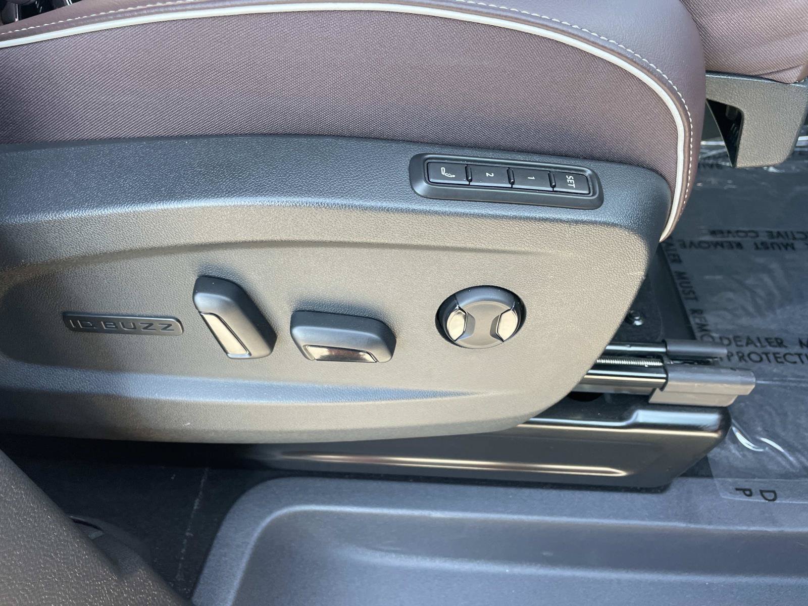 Certified 2025 Volkswagen ID. Buzz Pro S Plus AWD/4WD image 26