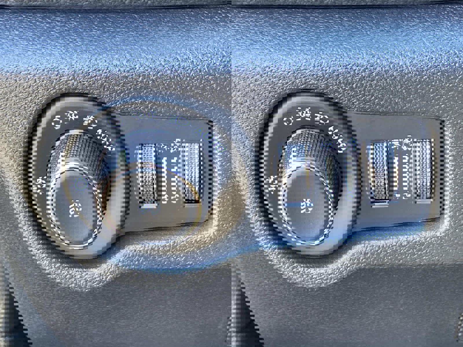 Certified 2025 Chrysler Pacifica Pinnacle image 21