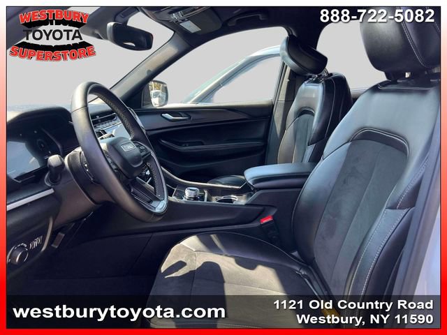 Used 2024 Jeep Grand Cherokee L Laredo AWD/4WD image 17