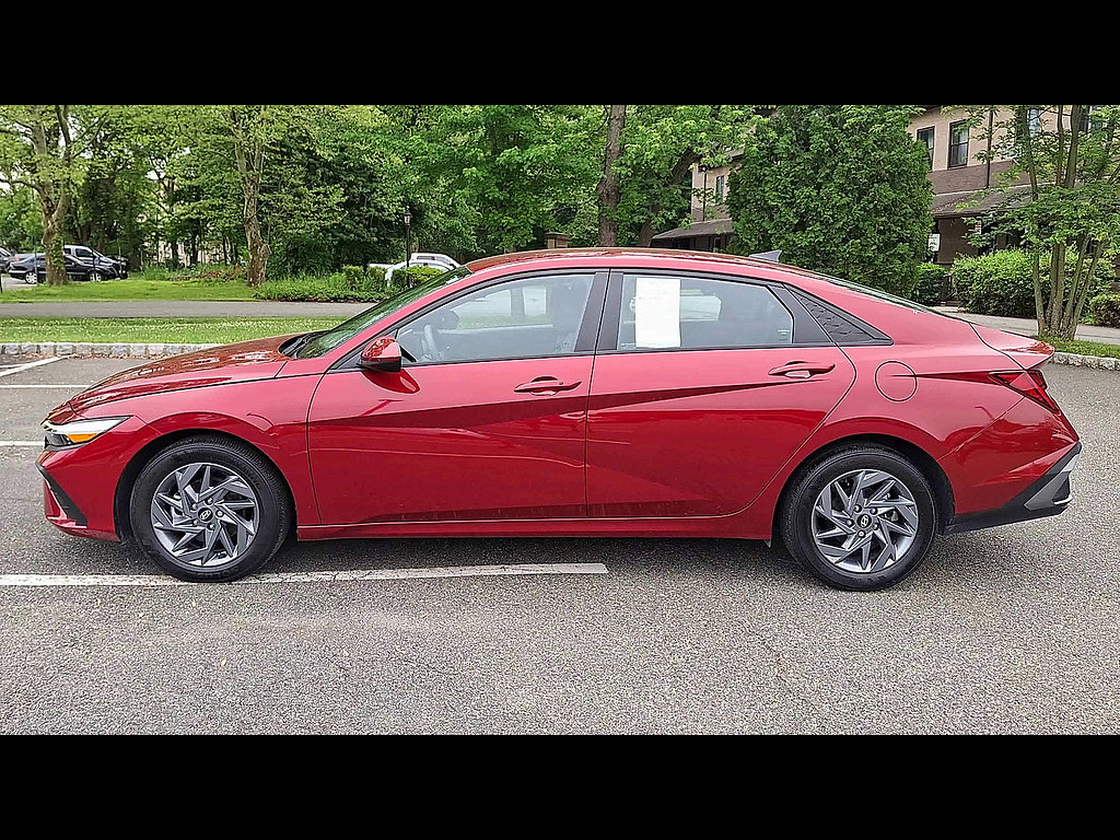Certified 2024 Hyundai Elantra Blue FWD image 5