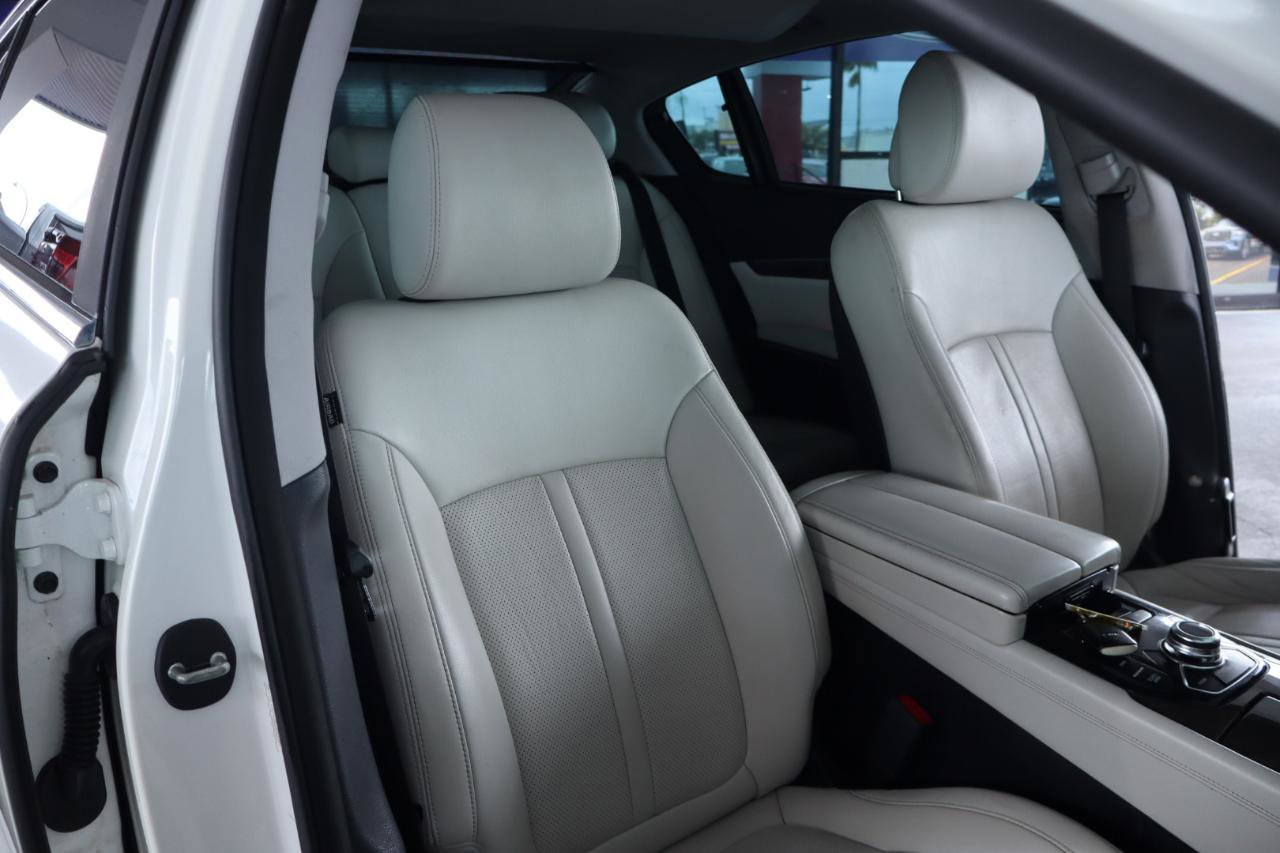 Used 2016 Kia K900 Luxury image 38