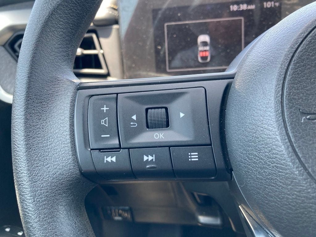 Used 2025 Nissan Kicks SV AWD/4WD image 14