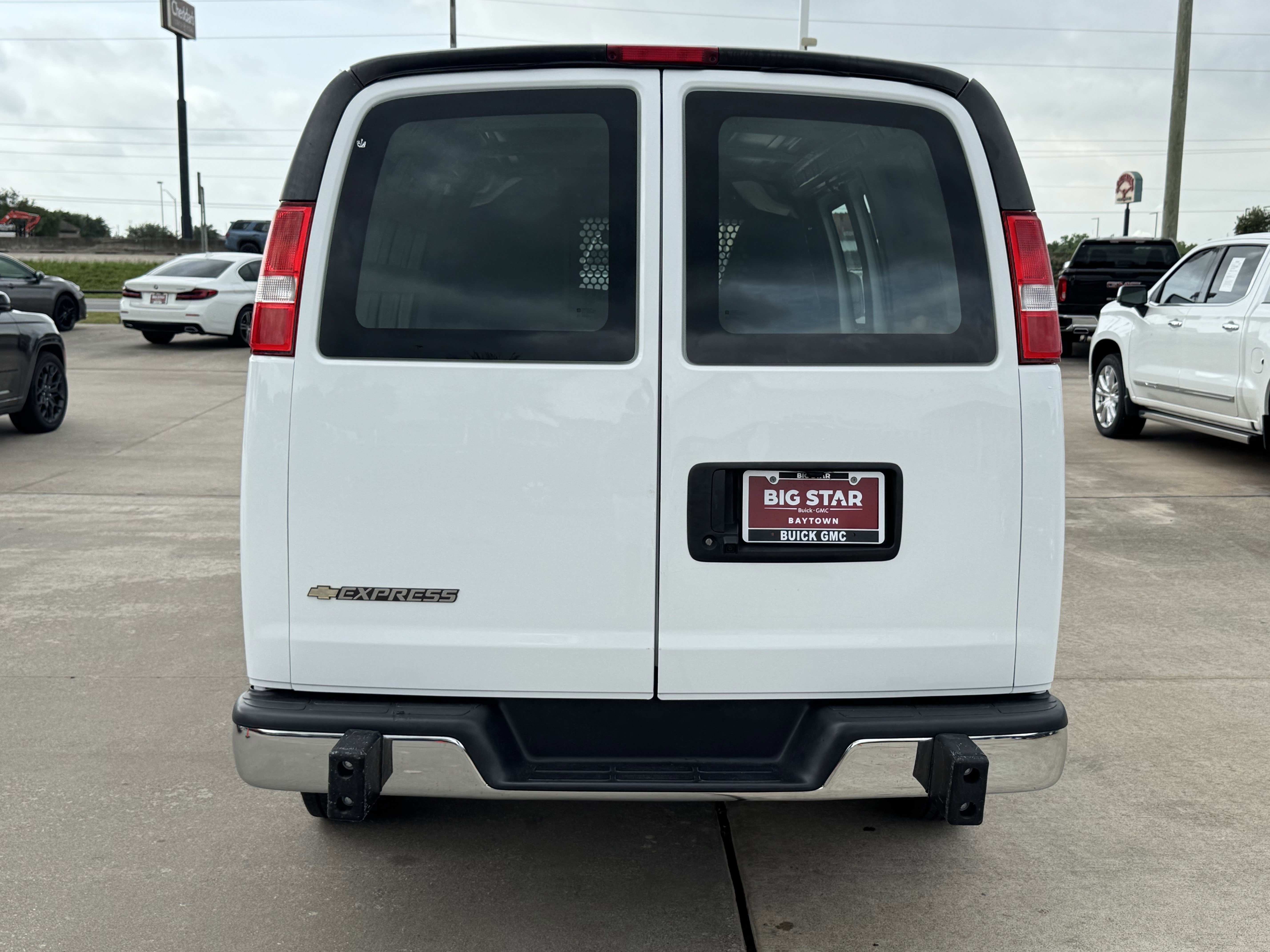 Used 2024 Chevrolet Express 2500 w/ Driver Convenience Package RWD image 9