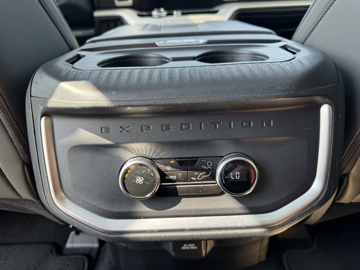 Used 2025 Ford Expedition Active AWD/4WD image 28