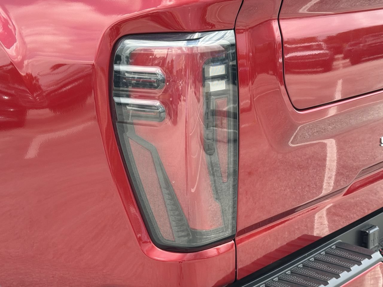 Used 2024 GMC Sierra 3500 AT4 w/ AT4 Premium Plus Package AWD/4WD image 7