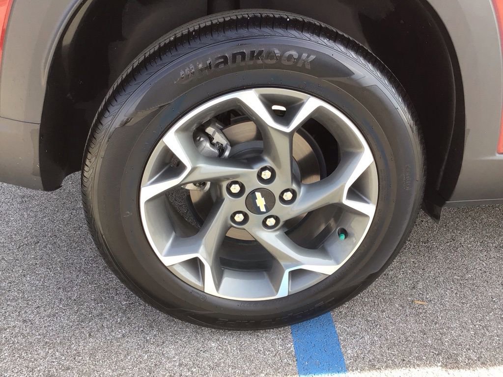 Used 2024 Chevrolet Trax LT w/ Driver Confidence Package image 9