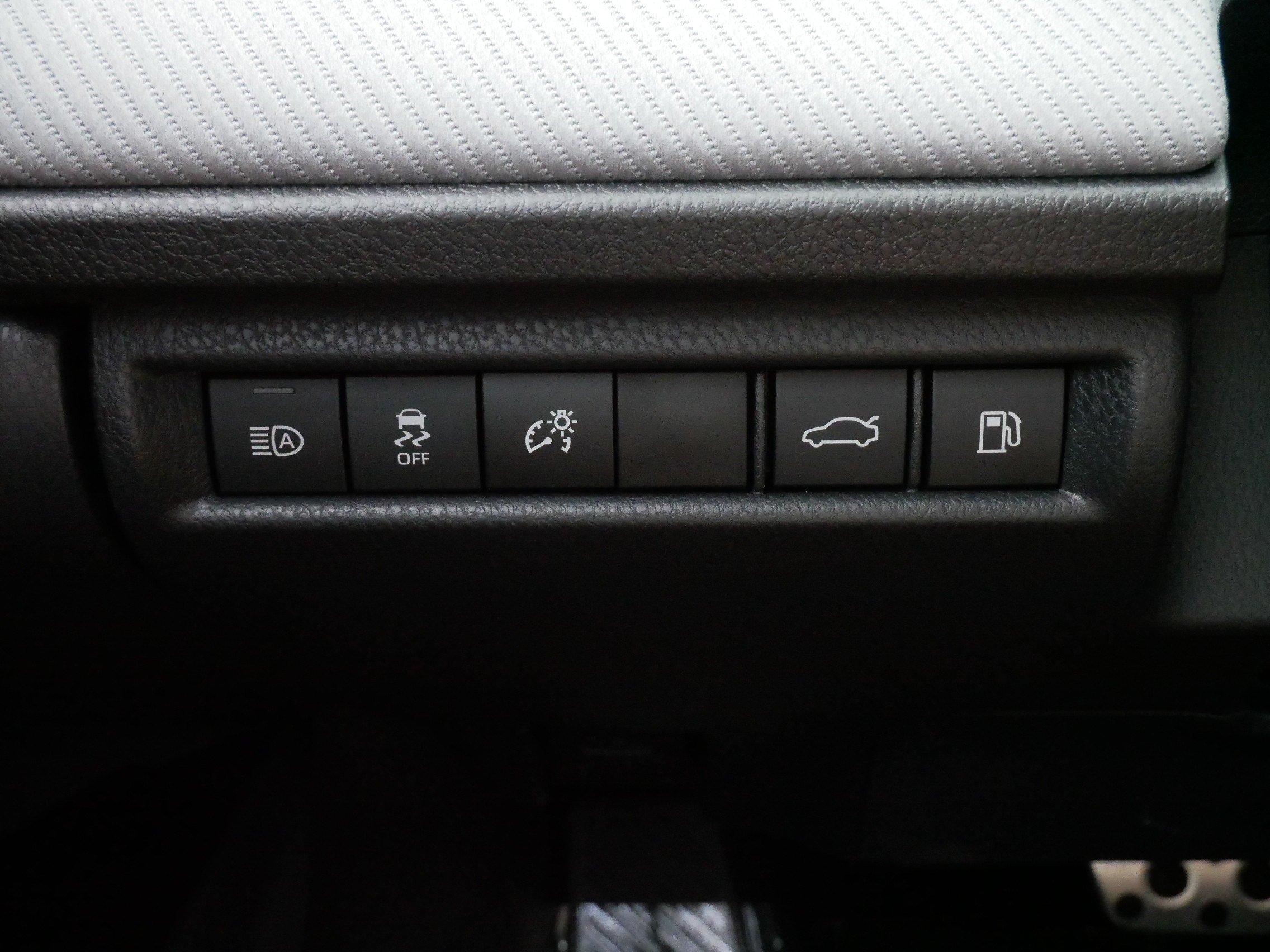 Certified 2026 Toyota Camry SE w/ Convenience Package FWD image 27