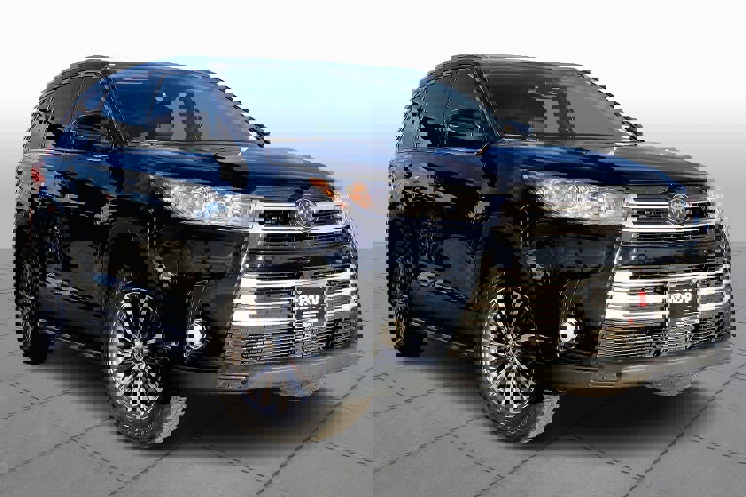 Used 2019 Toyota Highlander XLE image 3