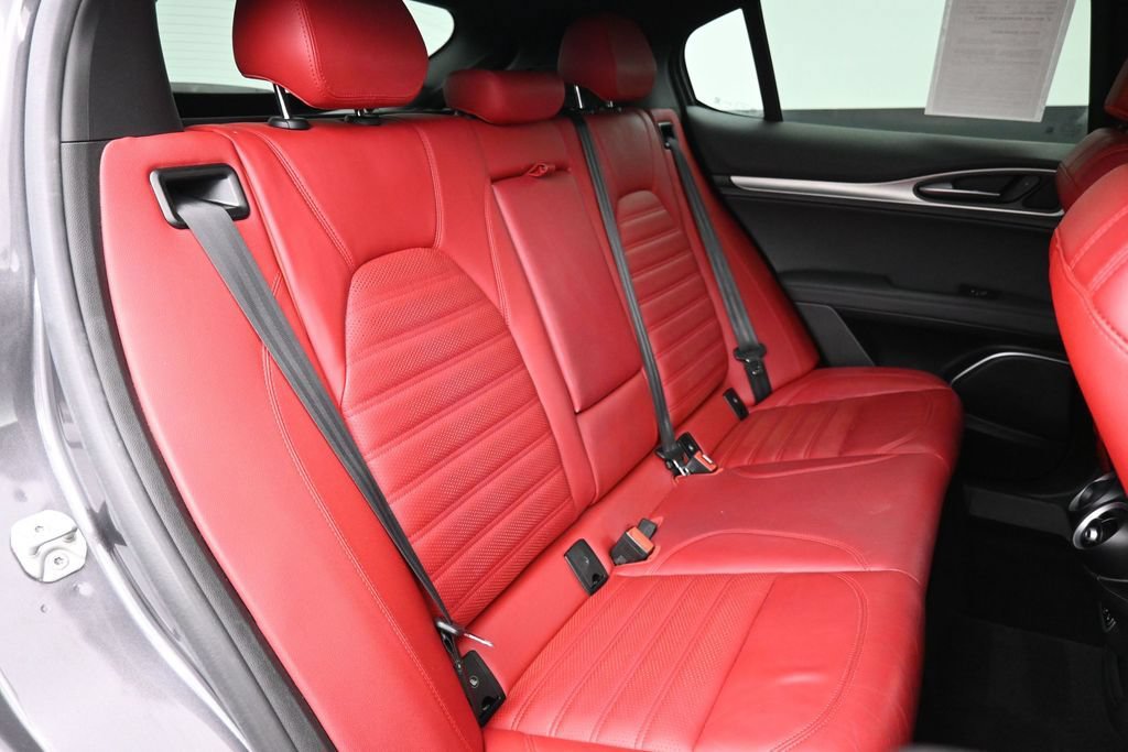 Used 2022 Alfa Romeo Stelvio Veloce AWD/4WD image 25