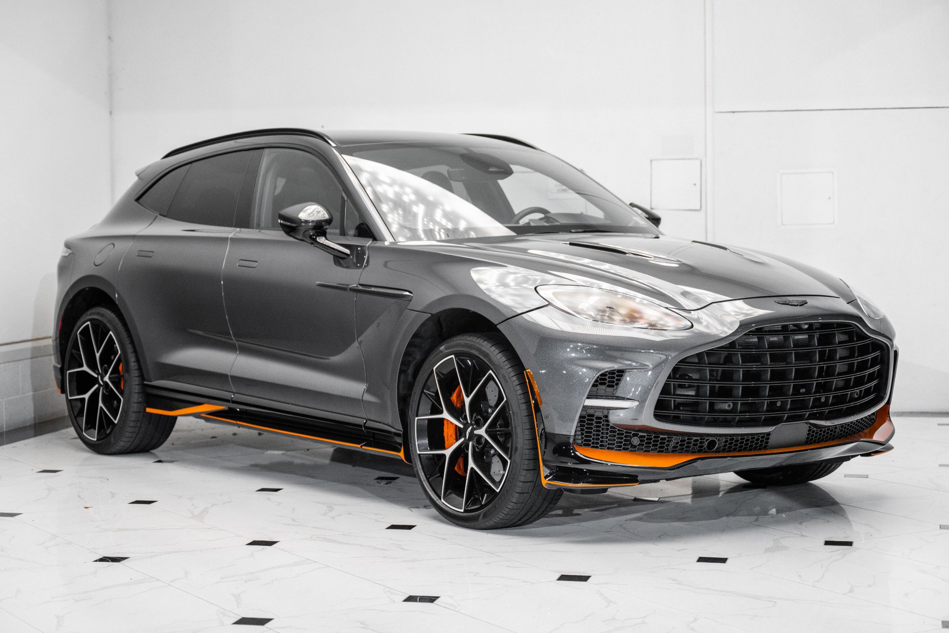 Used 2025 Aston Martin DBX 707 image 1