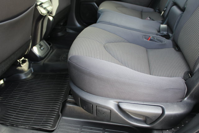 Used 2022 Toyota Highlander LE FWD image 32