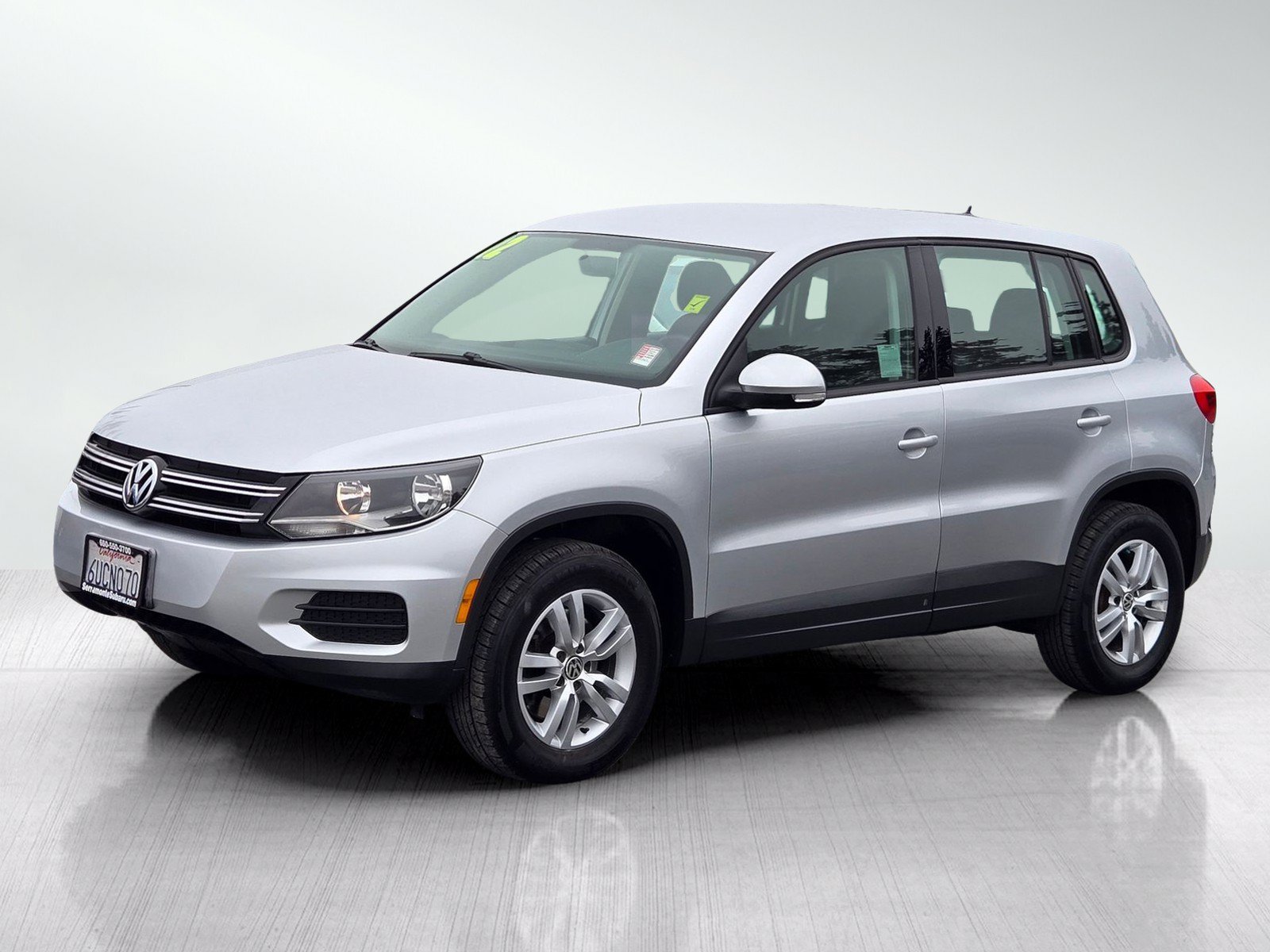 Used 2012 Volkswagen Tiguan LE FWD image 8