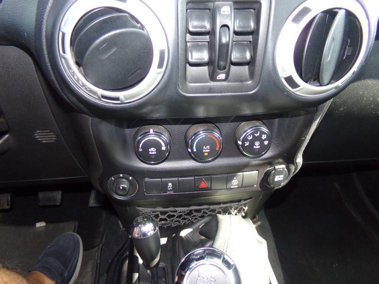 Used 2014 Jeep Wrangler Unlimited Sahara w/ Connectivity Group image 57