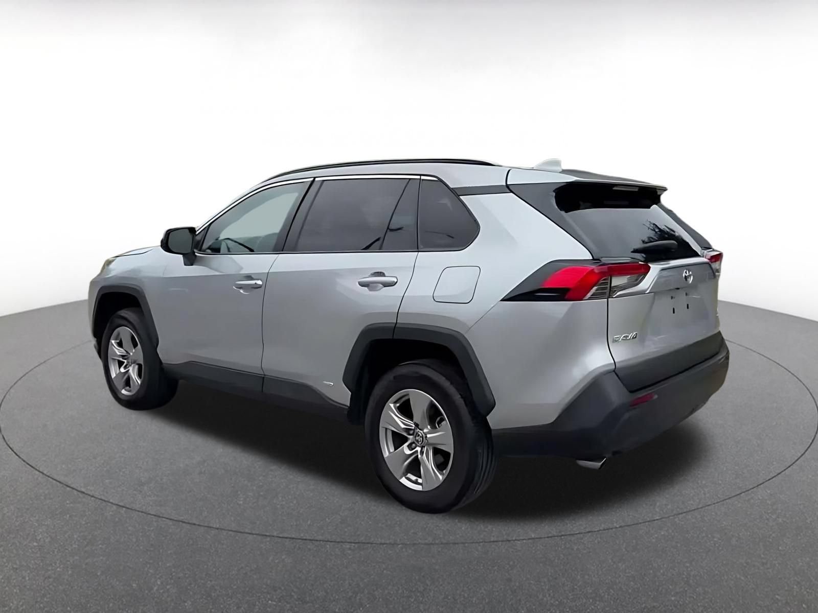 Used 2024 Toyota RAV4 LE AWD/4WD image 9