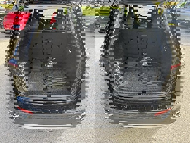 Certified 2025 Volkswagen Taos SEL image 6