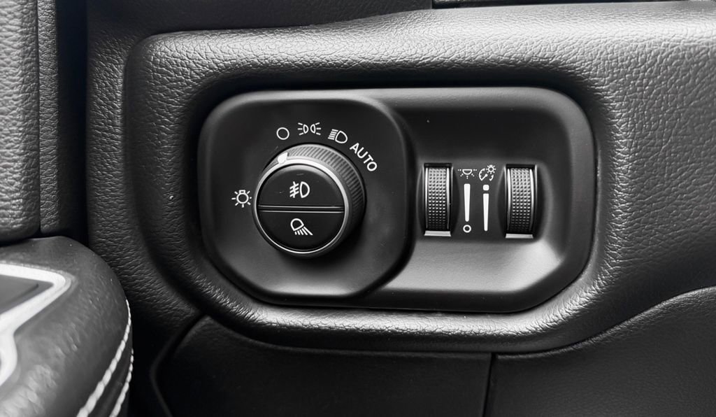 Used 2019 RAM 2500 Laramie image 31