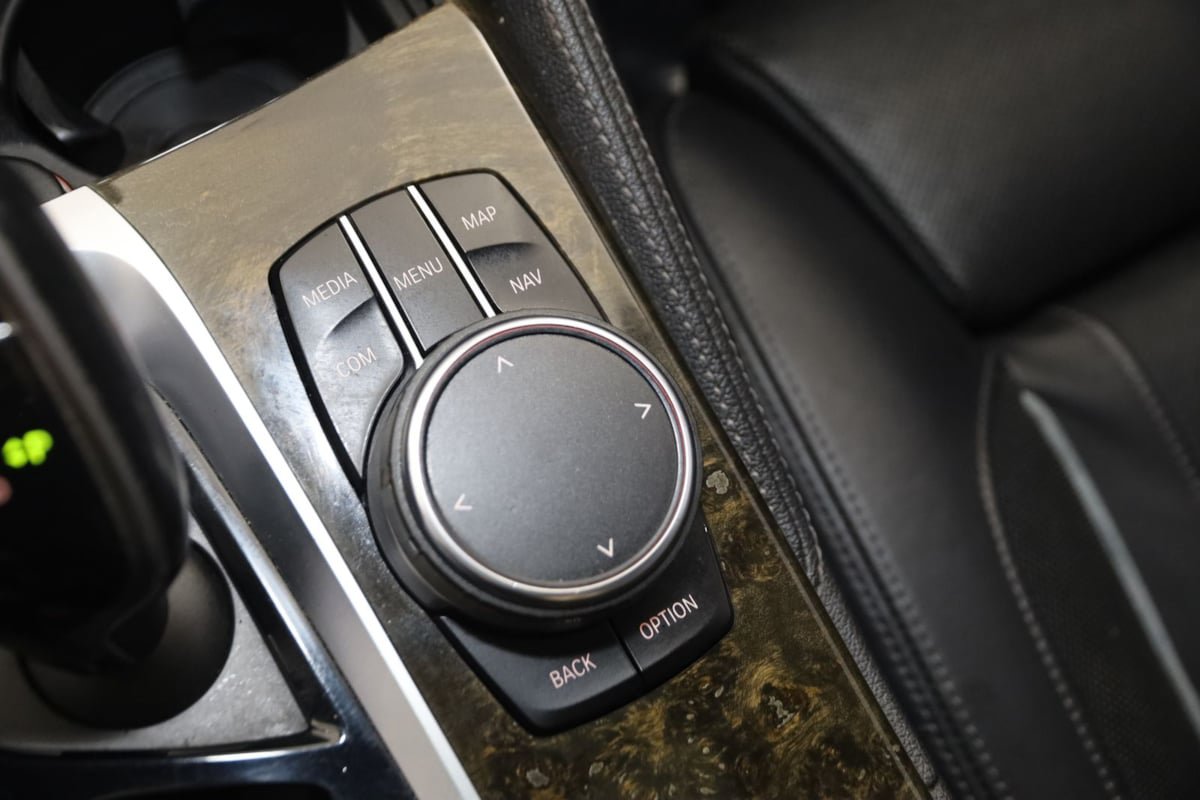 Used 2018 BMW M550i xDrive AWD/4WD image 30