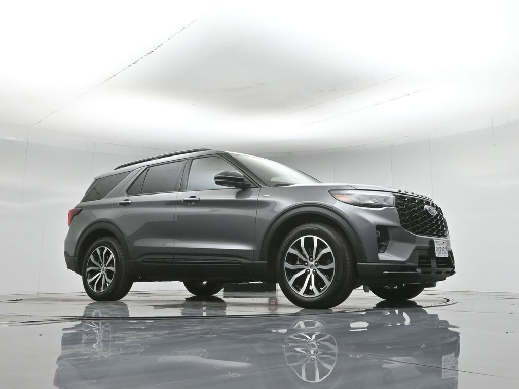Used 2025 Ford Explorer ST-Line RWD image 4