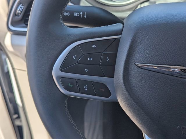 Used 2024 Chrysler Pacifica Touring-L FWD image 23