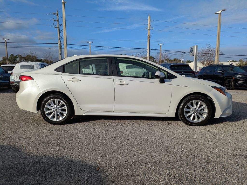 Used 2020 Toyota Corolla LE w/ LE Premium Package image 7