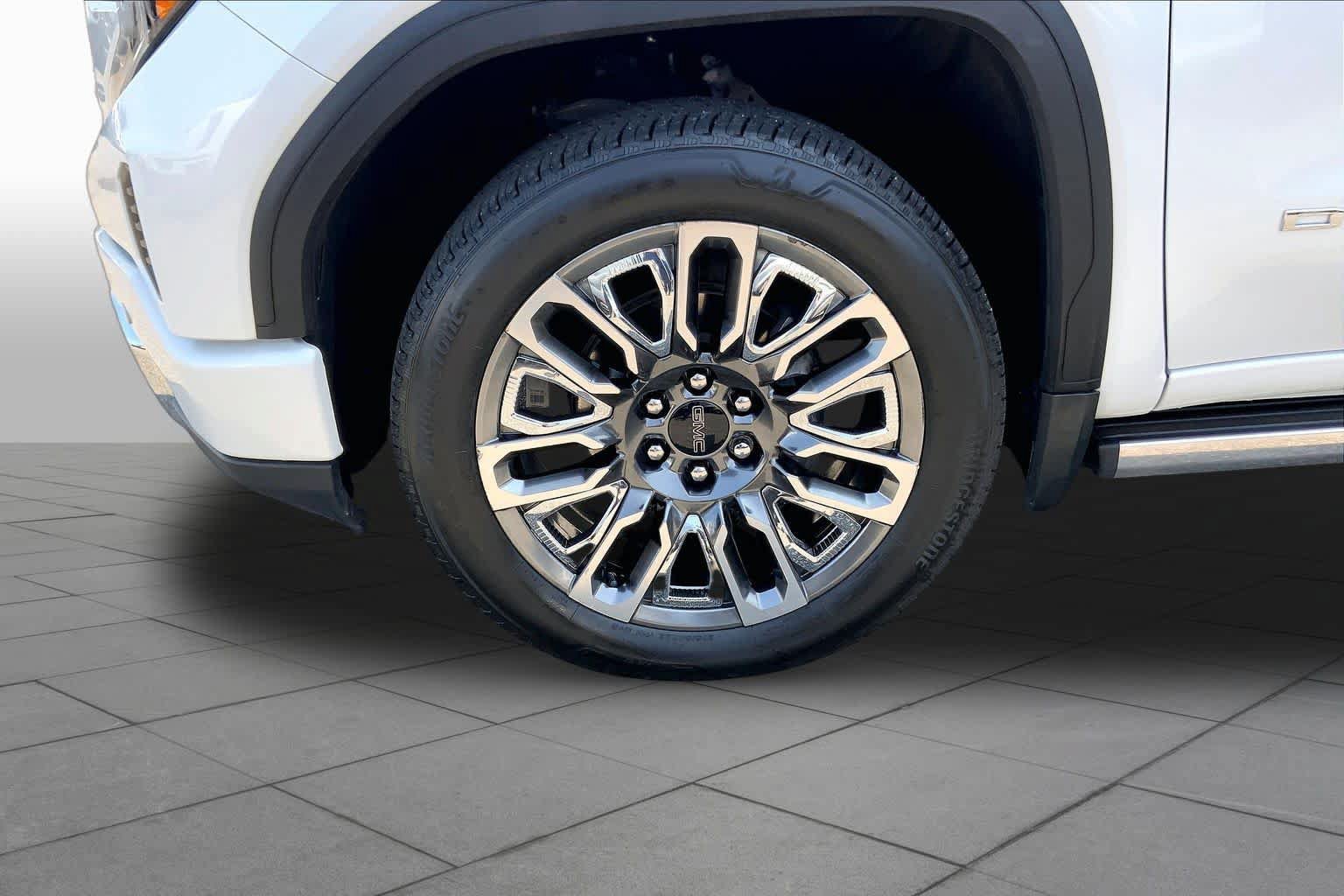 Used 2025 GMC Sierra 1500 Denali Ultimate AWD/4WD image 11