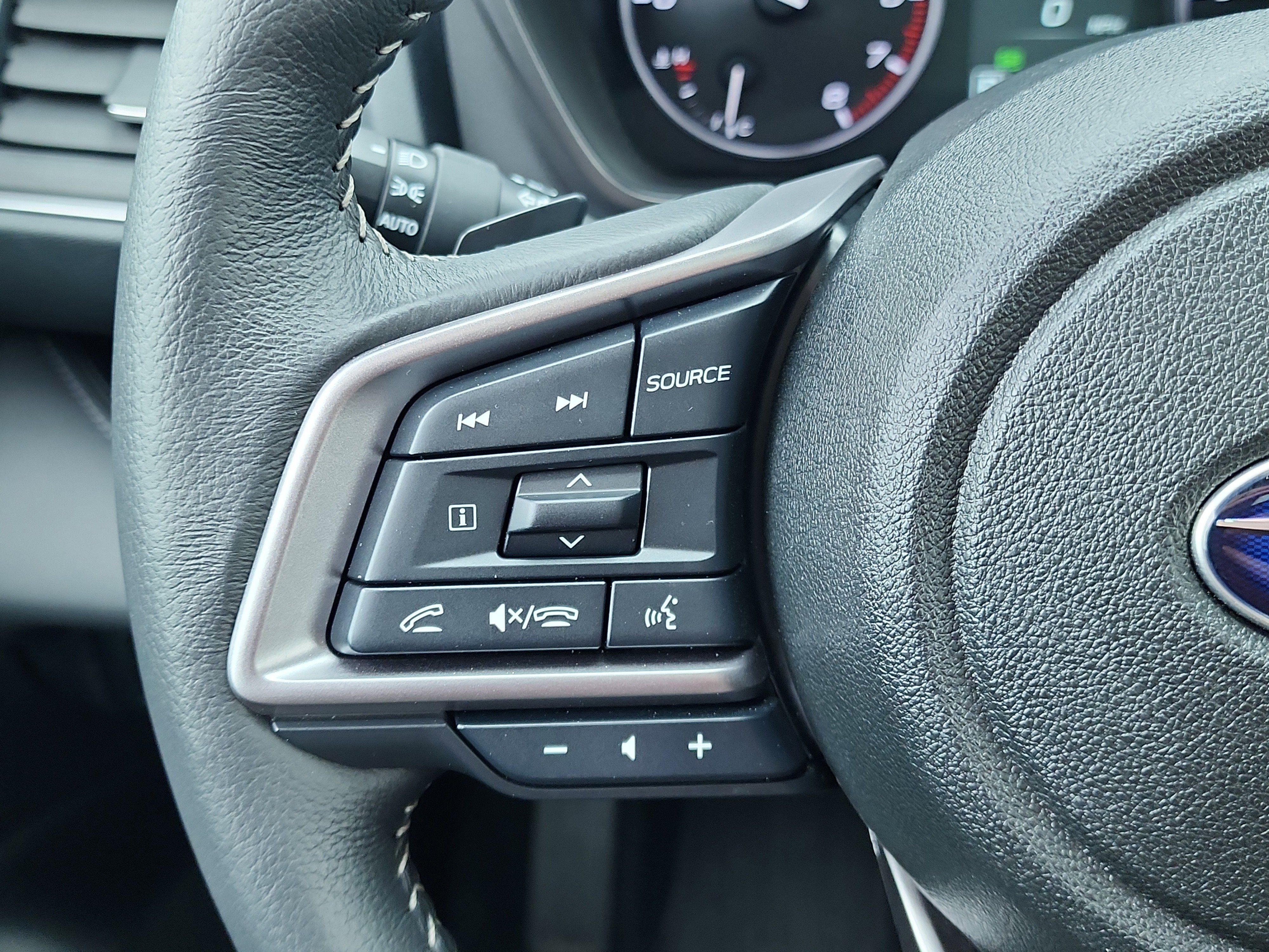 Certified 2025 Subaru Ascent Limited w/ Popular Package #1 image 21