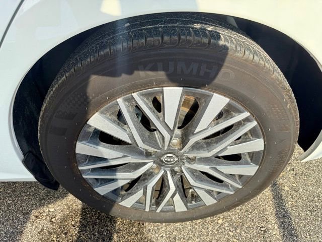 Used 2025 Nissan Altima 2.5 SV FWD image 11